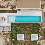 וילה Domaine Collection הרסוניסוס